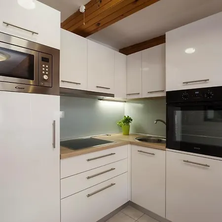Apartment Akvileia Pula