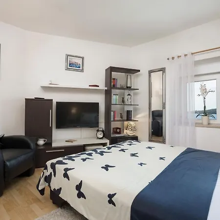 Apartment Akvileia Pula